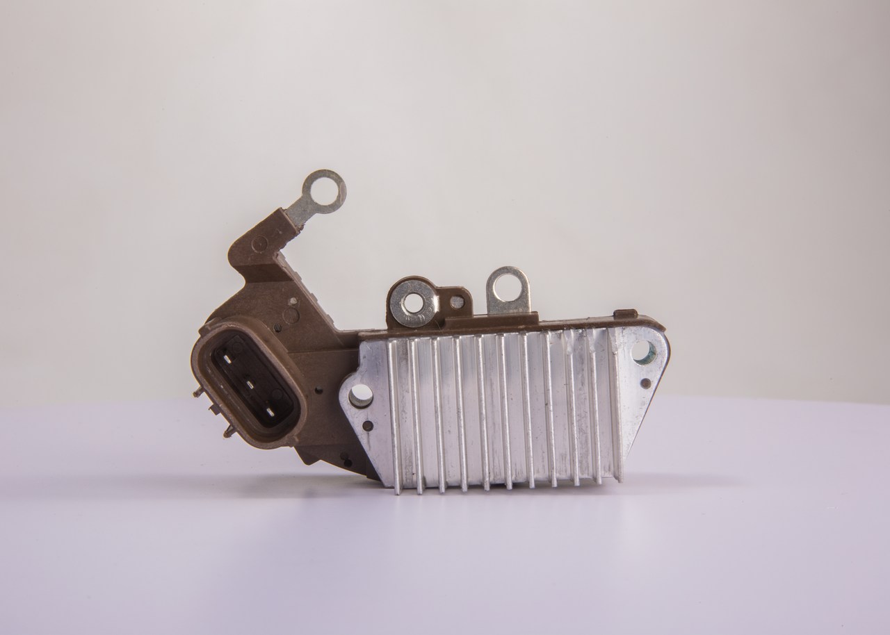 BOSCH F 042 320 120 Ģeneratora sprieguma regulators TOYOTA Hilux VI Pickup 2.4 TD (LN190) 90 ZS Dīzelis 2001