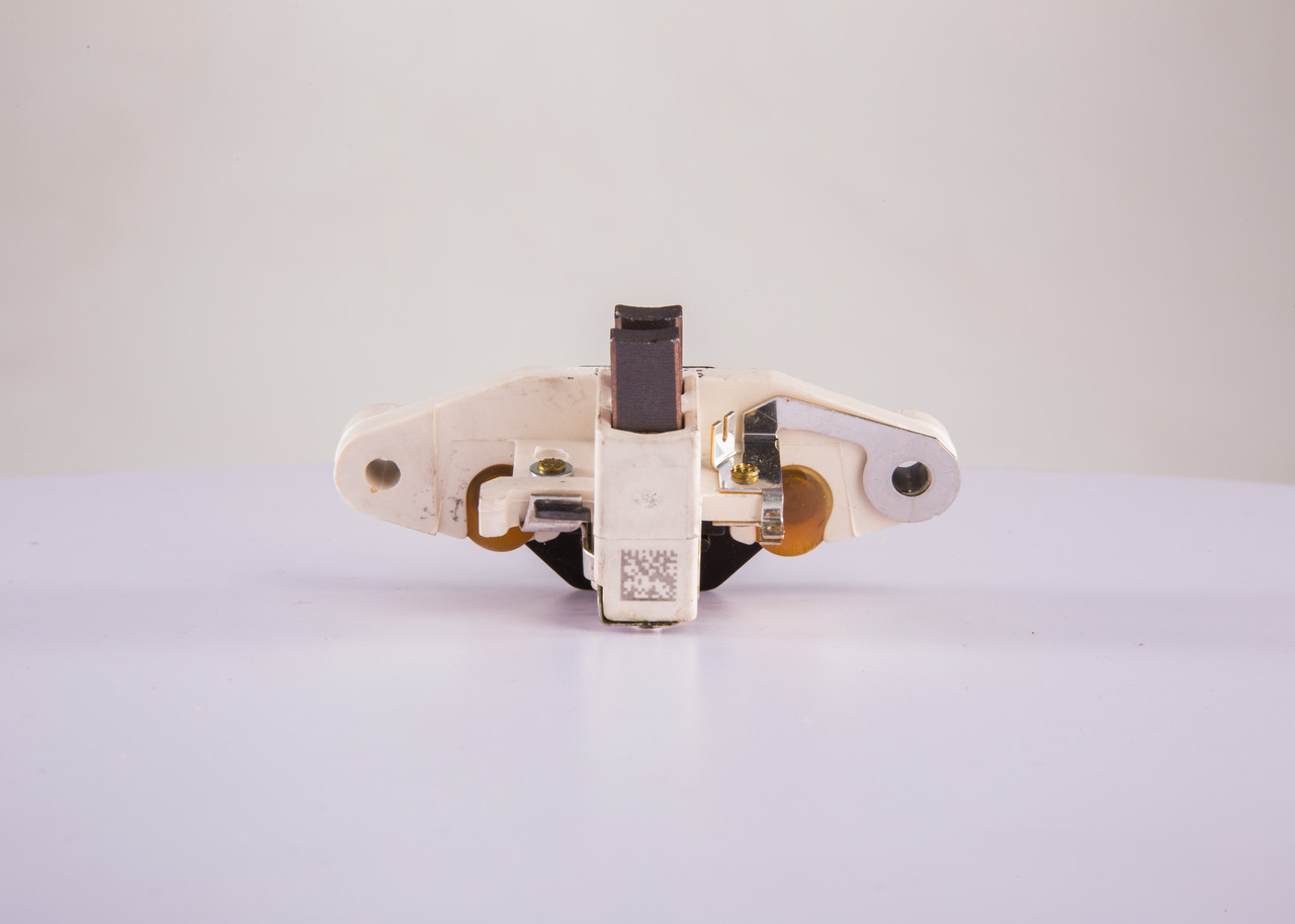 BOSCH 1 197 311 090 spanningsregelaar 130 6557