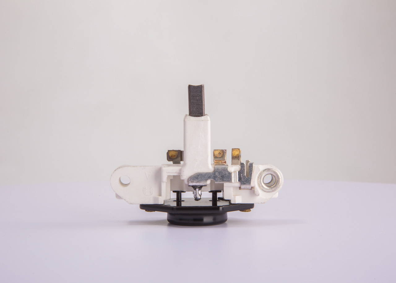 BOSCH 1 197 311 223 Generatorregulator Iveco Daily 2 2.8 45-12 A 122 HK Diesel 1998