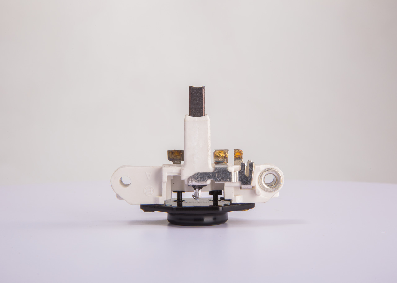 BOSCH 1 197 311 235 Ģeneratora sprieguma regulators VW Passat B5 Variant 1.8 Syncro/4motion 125 ZS Benzīns 1997