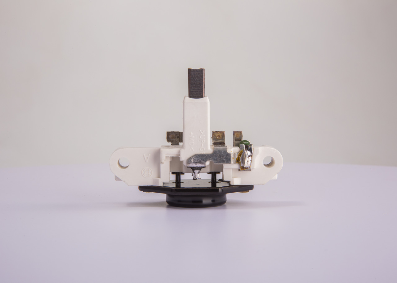 BOSCH 1 197 311 242 Régulateur d'alternateur G-modell W463 G 300 Turbodiesel (463.330, 463.331) 177 CV Diesel 1996