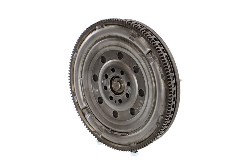 REMANTE 009-001-000024R Vztrajnik Passat 3b5 2.8 V6 193 km Bencin 1999
