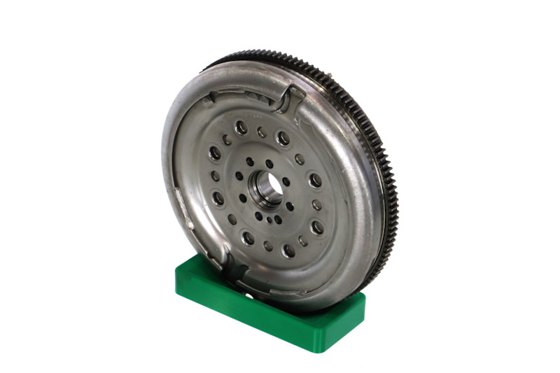 REMANTE 009-001-000180R svinghjul AUDI A3 8v 2.0 TFSI 190 hk Bensin 2017