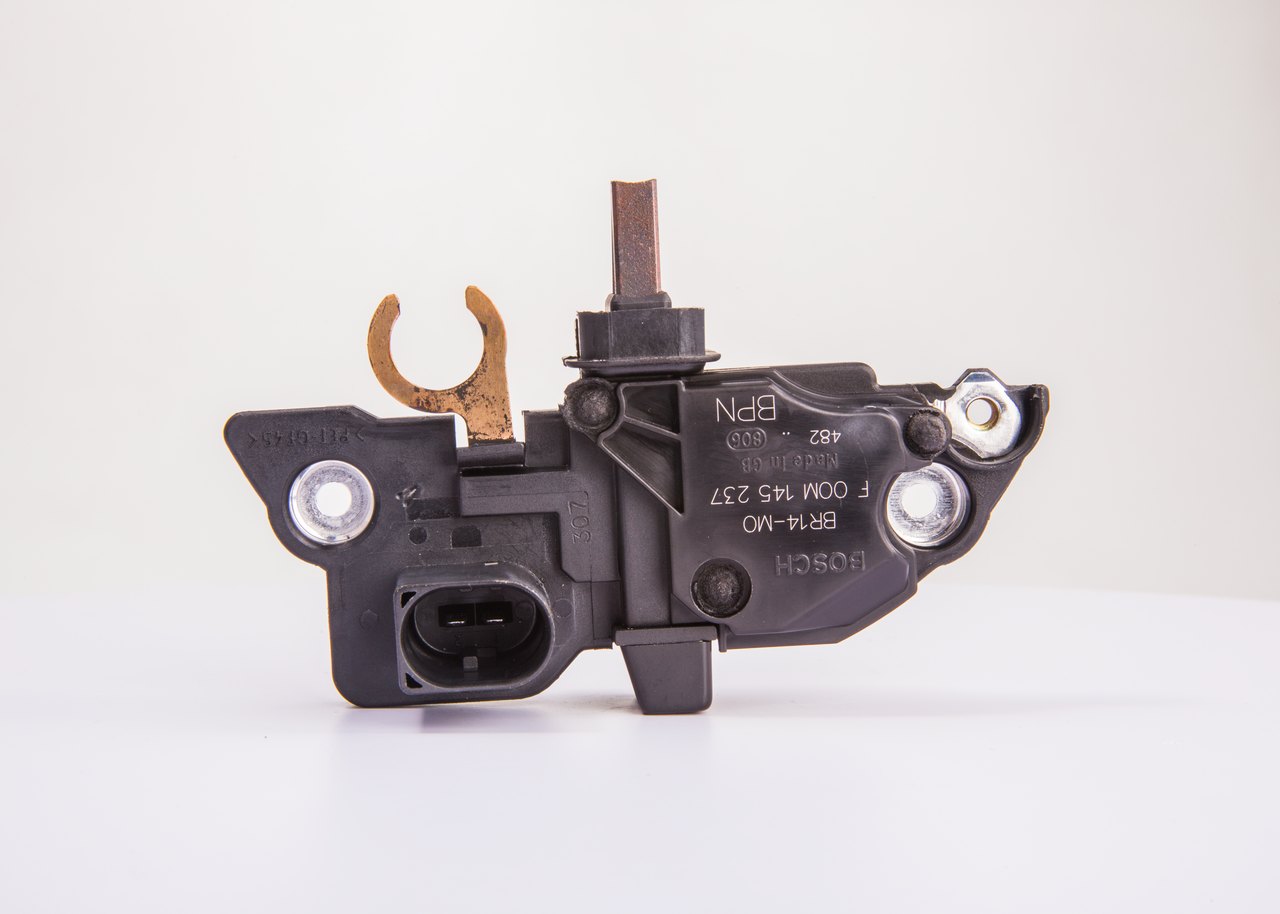 BOSCH F 00M 145 237 Regolatore di tensione VW Passat B5 2.3 VR5 4motion 170 CV Benzina 2000