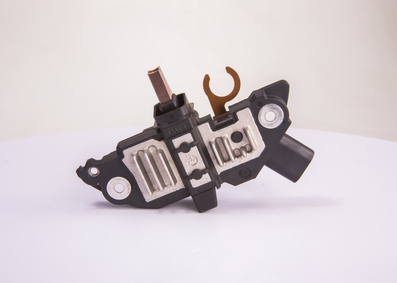 BOSCH F 00M 145 670 Regulator napięcia Vectra C Kombi 2.8 V6 Turbo 280 KM benzyna 2006
